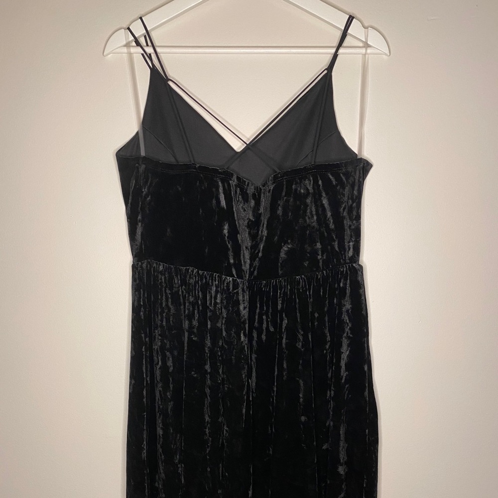 Black velvet dress (strappy and short)